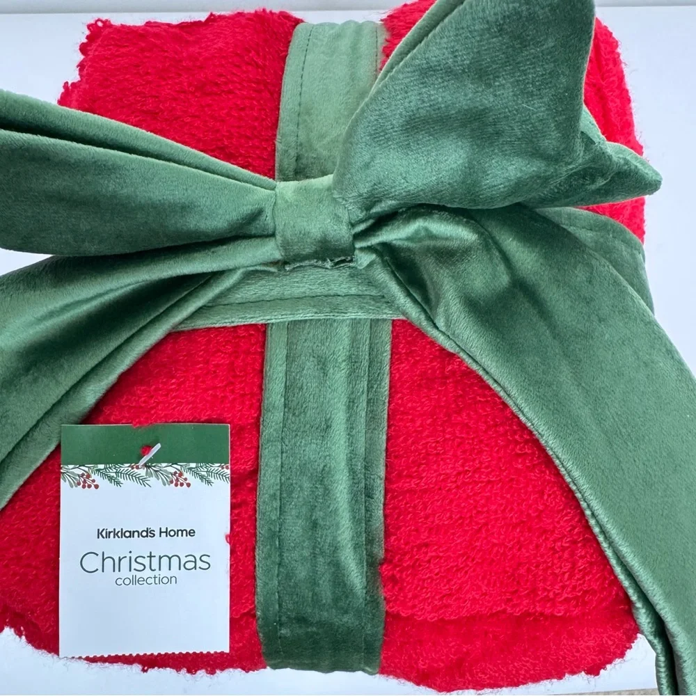Kirkland’s Home “Wrapped Christmas Present” Cubed Pillow With Bow New Nwt